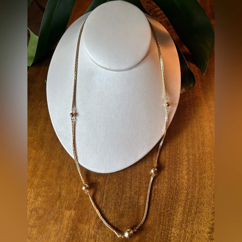 Elegant Vintage Avon Gold Tone Necklace with Bead Accents 25.5 inches